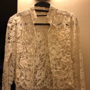 Elegant beautiful vintage cream lace shawl